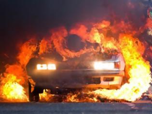 Φωτογραφία για Αυτοκίνητο πήρε φωτιά εν κινήσει στο Λαμπέτι Πύργου - Σώος και αβλαβής ο οδηγός