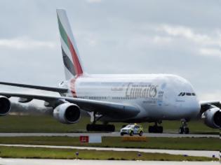 Φωτογραφία για Ανώμαλη προσγείωση στο αεροδρόμιο του Ντουμπάι έκανε αεροσκάφος της Emirates