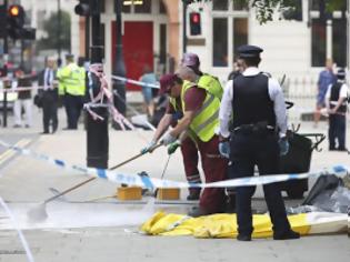 Φωτογραφία για Συνελήφθη ο 19χρονος που επιτέθηκε με μαχαίρι σε ανυποψίαστους περαστικούς στο Λονδίνο - Απομακρύνεται το ενδεχόμενο τρομοκρατικού χτυπήματος