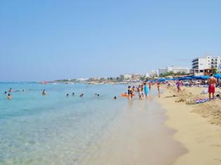 Φωτογραφία για Επική περιγραφή: «Στολίζονται» οι Κύπριες για να κατέβουν στις παραλίες