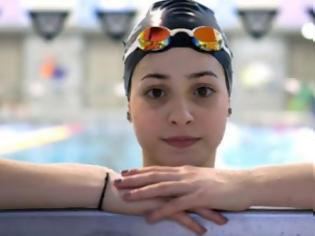 Φωτογραφία για Η 18χρονη κολυμβήτρια που πέρυσι έσωσε 20 ψυχές σέρνοντας επί τρεις ώρες τη βάρκα στο Αιγαίο - Τώρα βρίσκεται στους Ολυμπιακούς του Ρίο