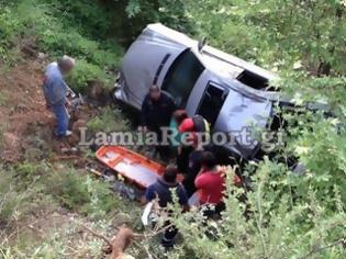 Φωτογραφία για Φωκίδα: Παππούς, γιαγιά και εγγονή έπεσαν με το αμάξι σε γκρεμό 50 μέτρων και ευτυχώς σώθηκαν