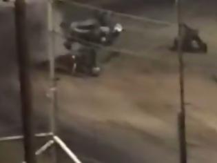 Φωτογραφία για Τρομακτικό βίντεο! Νεκρός 27χρονος οδηγός σε αγώνα αυτοκινήτων στο Κάνσας!