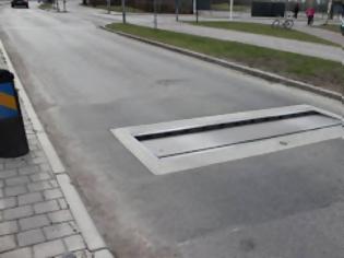 Φωτογραφία για Θα πάθετε πλάκα! Τι είναι αυτό που έβαλαν στους δρόμους στη Σουηδία;