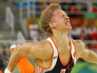 Φωτογραφία για Απίστευτο! «Έφαγε» τα μούτρα του ο χρυσός Ολυμπιονίκης του Λονδίνου [video]