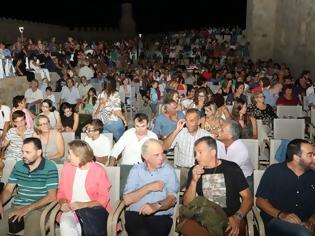 Φωτογραφία για Μαγική η ατμόσφαιρα στον ιστορικό Κούλε χτες το βράδυ!  Όλο το Ηράκλειο ήταν εκεί για να απολαύσει το Αυγουστιάτικο φεγγάρι