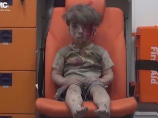 Φωτογραφία για Λυγίζουν και οι πιο σκληροί! O φωτογράφος του μικρού Ομράν συγκλονίζει: «Έκλαιγα την ώρα που τον τραβούσα»