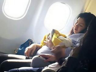 Φωτογραφία για Απίστευτο: Γέννησε στο αεροπλάνο! Το δώρο της εταιρείας στο νεογέννητο