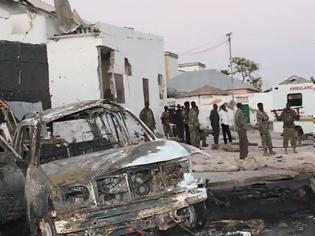 Φωτογραφία για Διπλή βομβιστική επίθεση στη Σομαλία - Στόχος η έδρα της τοπικής κυβέρνησης