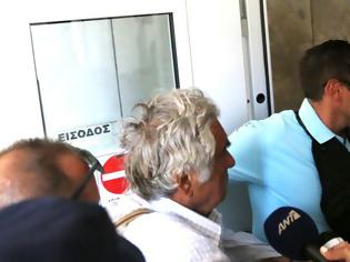 Φωτογραφία για Περιπολικό έφτασε στο σπίτι του 77χρονου που προκάλεσε το ναυάγιο στην Αίγινα