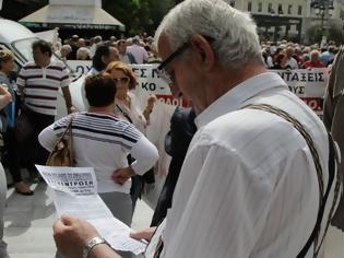 Φωτογραφία για Νέο τριπλό σοκ στις συντάξεις - Περικοπές στις επικουρικές, «ψαλίδι» στα μερίσματα και εισφορά ασθενείας