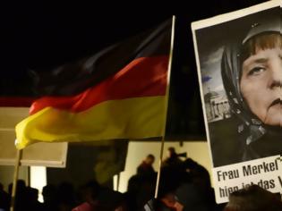 Φωτογραφία για Γερμανία: Ακροδεξιοί διαμαρτύρονται για τους μετανάστες στην Πύλη του Βρανδεμβούργου