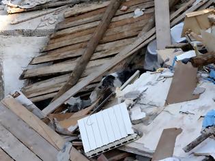 Φωτογραφία για Πτώματα ανασύρονται από το ξενοδοχείο Roma μετά το σεισμό