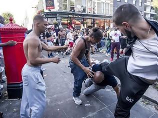 Φωτογραφία για Βία και 450 συλλήψεις αμαύρωσαν το καρναβάλι του Notting Hill