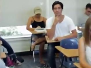 Φωτογραφία για Ο μαθητής που έσπασε όλα τα ρεκόρ χαζομάρας για να κοιμηθεί στο μάθημα - Δείτε το βίντεο που έγινε viral