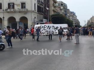 Φωτογραφία για Ολονύκτια διαμαρτυρία προσφύγων έξω από το Γερμανικό Προξενείο