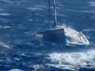 Φωτογραφία για Η «μάχη» ενός σκάφους με τα κύματα στο Αιγαίο - Δείτε το συγκλονιστικό βίντεο
