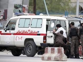Φωτογραφία για Αιματηρή σύγκρουση λεωφορείου με βυτιοφόρο στο Αφγανιστάν - Πολλά από τα θύματα απανθρακώθηκαν