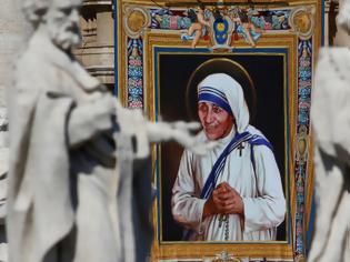 Φωτογραφία για Η Μητέρα Τερέζα έγινε Αγία! Εντυπωσιακές εικόνες από το Βατικανό