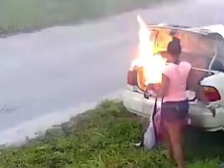 Φωτογραφία για 19χρονη Αμερικανίδα πήγε να κάψει το αμάξι του πρώην της για εκδίκηση και έκαψε του γείτονα!