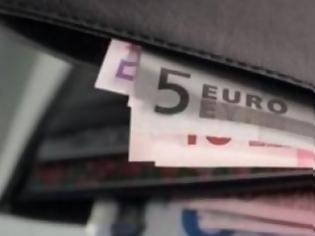 Φωτογραφία για Δυο μετανάστες βρήκαν και επέστρεψαν πορτοφόλι με κάρτες και 200 ευρώ