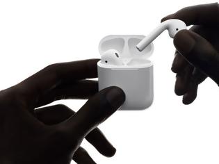 Φωτογραφία για AirPods: όλα όσα πρέπει να ξέρετε για τα νέα ασύρματα ακουστικά της Apple