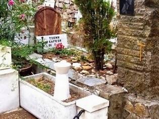 Φωτογραφία για Θλίψη στο νεκροταφείο Αθηνών για τα αστέρια που έσβησαν... [photos]