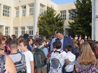 Φωτογραφία για Ευχές για καλή και δημιουργική σχολική χρονιά από τον Δήμαρχο Αχαρνών κ. Γιάννη Κασσαβό.