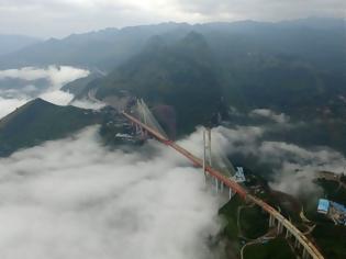 Φωτογραφία για Ολοκληρώθηκε στην Κίνα η «ψηλότερη γέφυρα στον κόσμο» [photos]