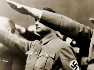 Φωτογραφία για Ο Χίτλερ υιοθετεί τη σβάστικα και χαρακτηρίζει τους Εβραίους «υπανθρώπους»