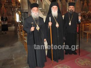 Φωτογραφία για Επίσκεψη Μητροπολιτών στον ιστορικό-βυζαντινό ναό της Καλαμπάκας