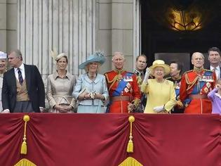 Φωτογραφία για «Πονοκέφαλος» στο παλάτι: Μέλος της βασιλικής οικογένειας δήλωσε gay