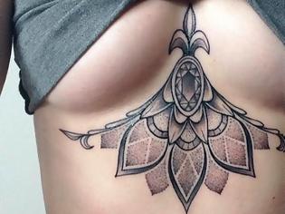 Φωτογραφία για Tattoobs, η νέα μόδα στα τατουάζ των γυναικών