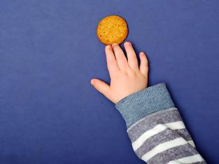 Φωτογραφία για Γιατί πρέπει να σταματήσουμε να δίνουμε συνέχεια σνακ στα παιδιά