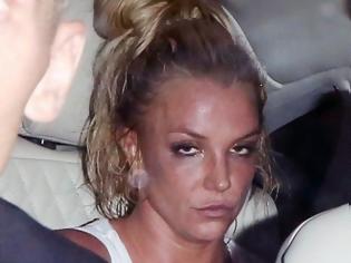 Φωτογραφία για Σε ΜΑΥΡΟ ΧΑΛΙ κατέγραψαν οι φωτογράφοι την Britney Spears! ΜΕ ΤΟ ΖΟΡΙ κρατά τα μάτια της ανοιχτά