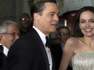 Φωτογραφία για Ο Pitt είχε χαρίσει στην Jolie δαχτυλίδι αρραβώνων αξίας...