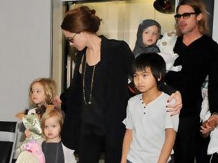 Φωτογραφία για Στην Ατζελίνα Τζολί η προσωρινή επιμέλεια των έξι παιδιών της με τον Μπραντ Πιτ
