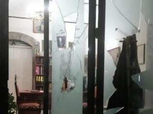Φωτογραφία για Πρωτοφανής βανδαλισμός στα γραφεία της Μητρόπολης στην Τρίπολη