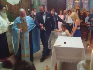 Φωτογραφία για Αγρίνιο: Νύφη σε αναπηρικό καροτσάκι - Ο πιο ιδιαίτερος γάμος της χρονιάς