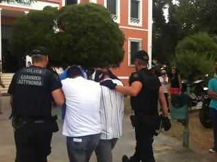 Φωτογραφία για Πέντε Τούρκοι με μια βαλίτσα λεφτά συνελήφθησαν στον Έβρο - Ζητούν πολιτικό άσυλο
