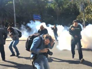 Φωτογραφία για Η Π.Ο.Ε.Ε.Π. καταγγέλλει την επίθεση των Ειδικών Δυνάμεων της  Αστυνομίας με χρήση χημικών εναντίον διαδηλωτών συνταξιούχων