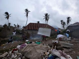 Φωτογραφία για Συνεχίζει το φονικό του πέρασμα ο κυκλώνας Μάθιου - Στους 39 οι νεκροί