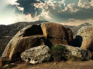 Φωτογραφία για Το ελληνικό χωριό της «μάχης των Τιτάνων και των Γιγάντων»