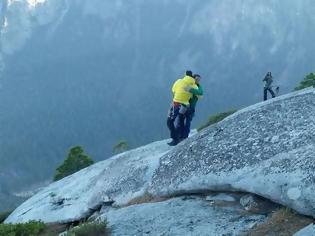 Φωτογραφία για Κινηματογραφική διάσωση ορειβατών σε 2.200 μέτρα υψόμετρo! [video]