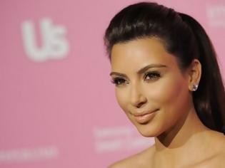 Φωτογραφία για ΑΙΣΧΟΣ! Αποκριάτικη ''Kim Kardashian'' στολή έχει ξεσηκώσει αντιδράσεις