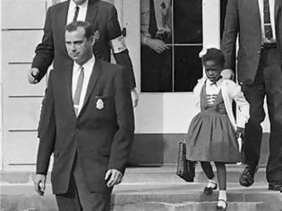 Φωτογραφία για Με φέρετρο είχαν «υποδεχτεί» την πρώτη μαύρη μαθήτρια σε σχολείο λευκών στις ΗΠΑ!