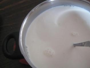 Φωτογραφία για Τι να κάνετε για να μην κολλήσει το γάλα όταν το βράζετε