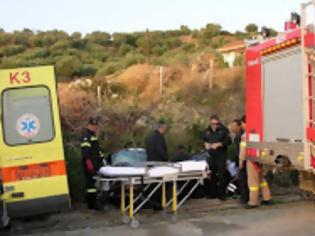 Φωτογραφία για ΣΟΒΑΡΟ τροχαίο στα Λουτρά - Φορτηγό έπεσε σε χαράδρα-2 σοβαρά τραυματίες