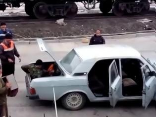 Φωτογραφία για Πόσοι Ρώσοι χωράνε σε ένα αυτοκίνητο; [video]