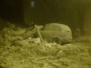 Φωτογραφία για Εικόνες καταστροφής από το ισχυρό χτύπημα του Εγκέλαδου με έναν νεκρό στην Ιταλία!